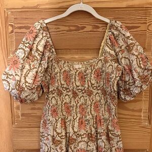 Anna Cate Mae smocked puff sleeve maxi dress
Size medium